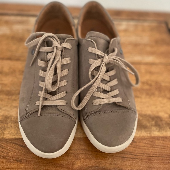 Bussola women’s fashion sneaker. - Picture 8 of 10